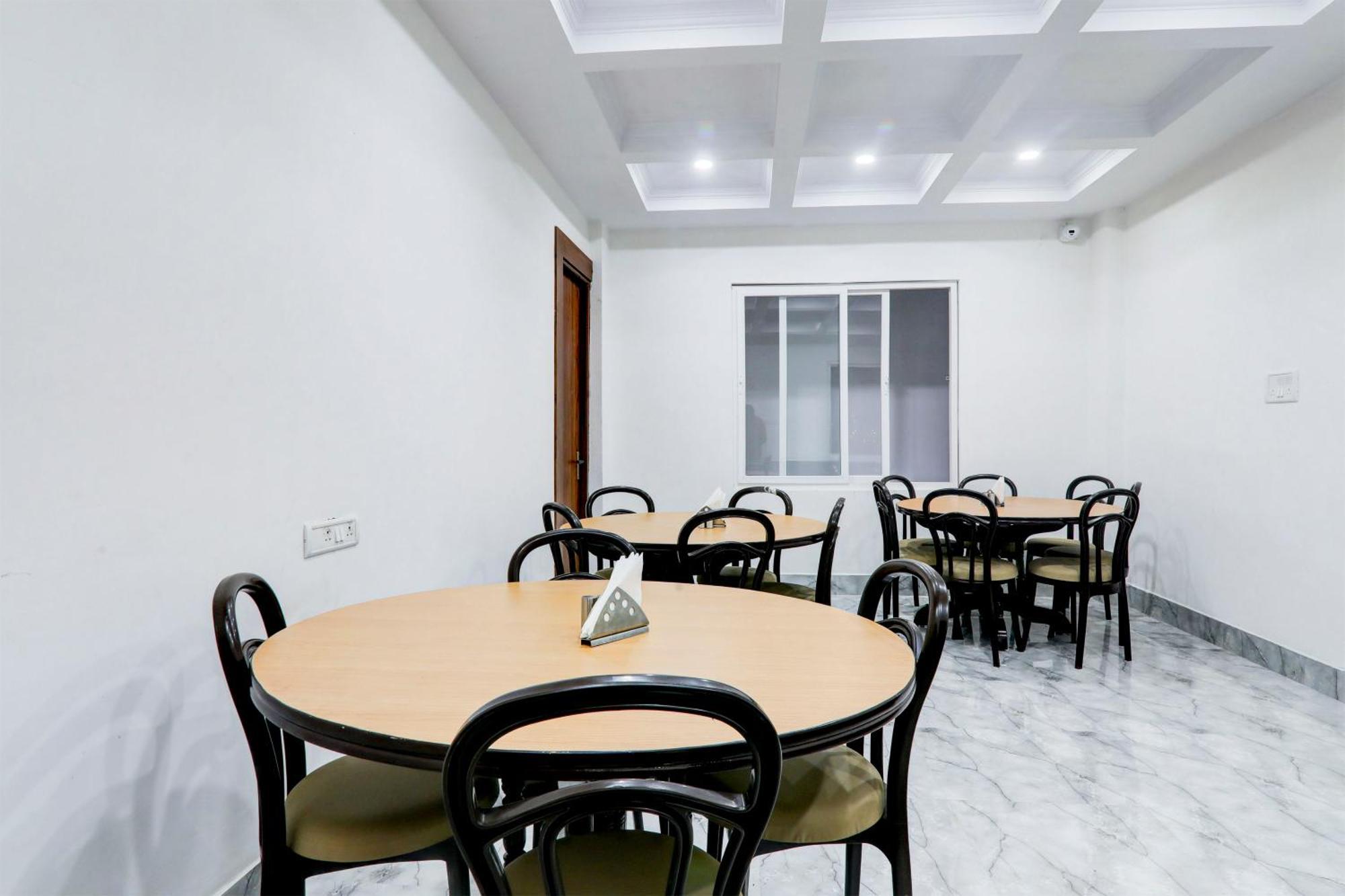 Super Townhouse Gls International Lucknow