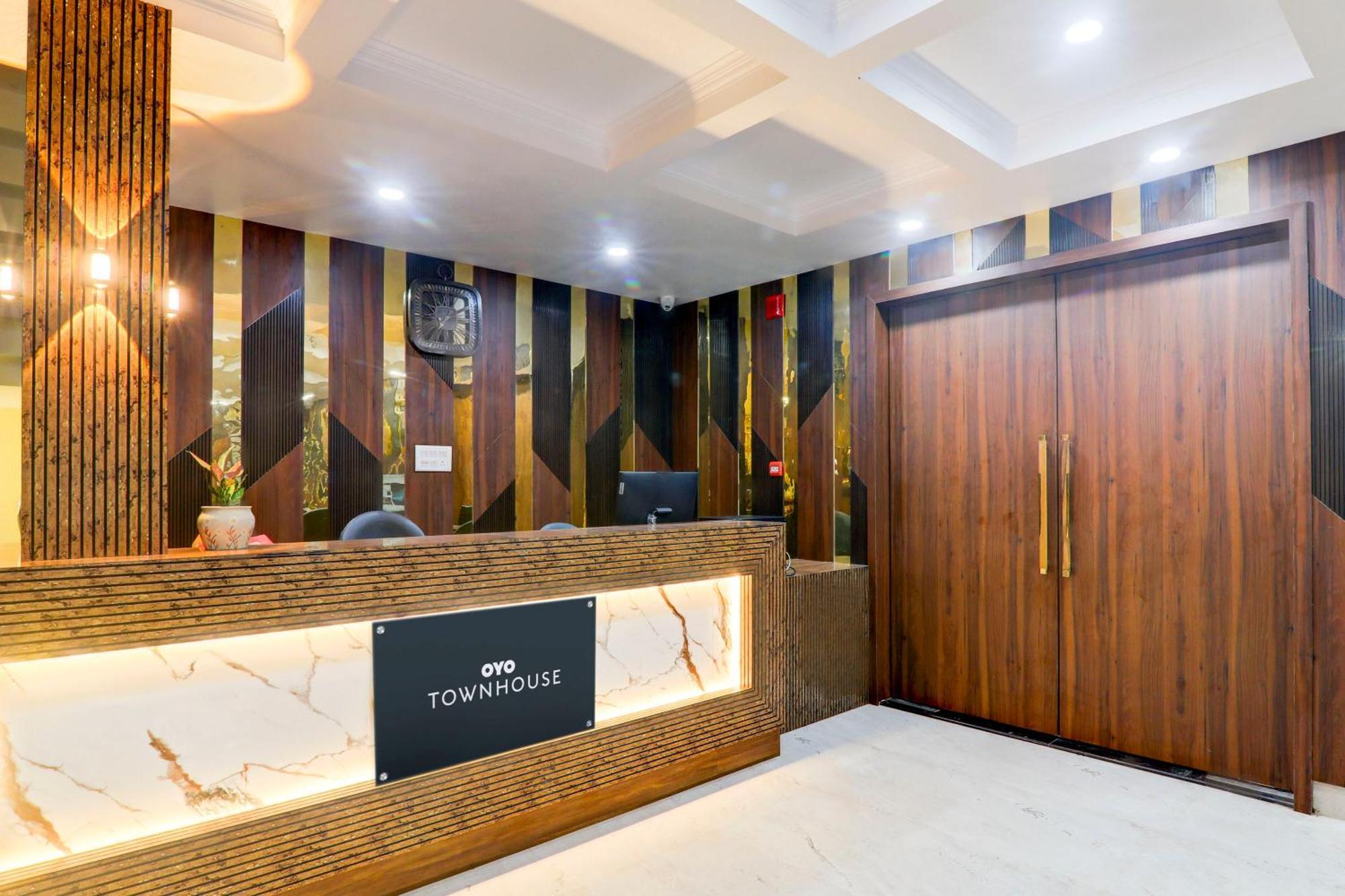Super Townhouse Gls International * Lucknow